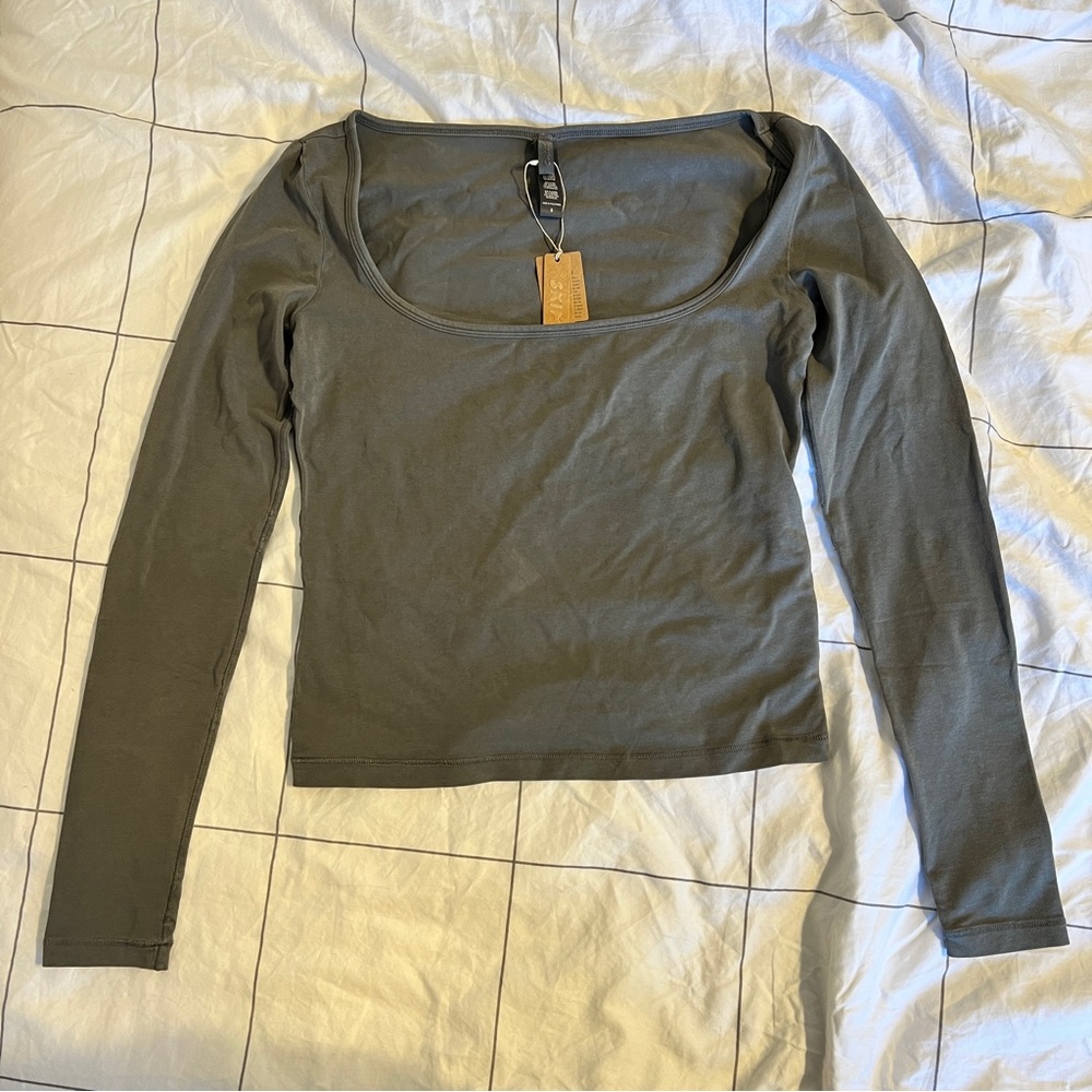 Skims top